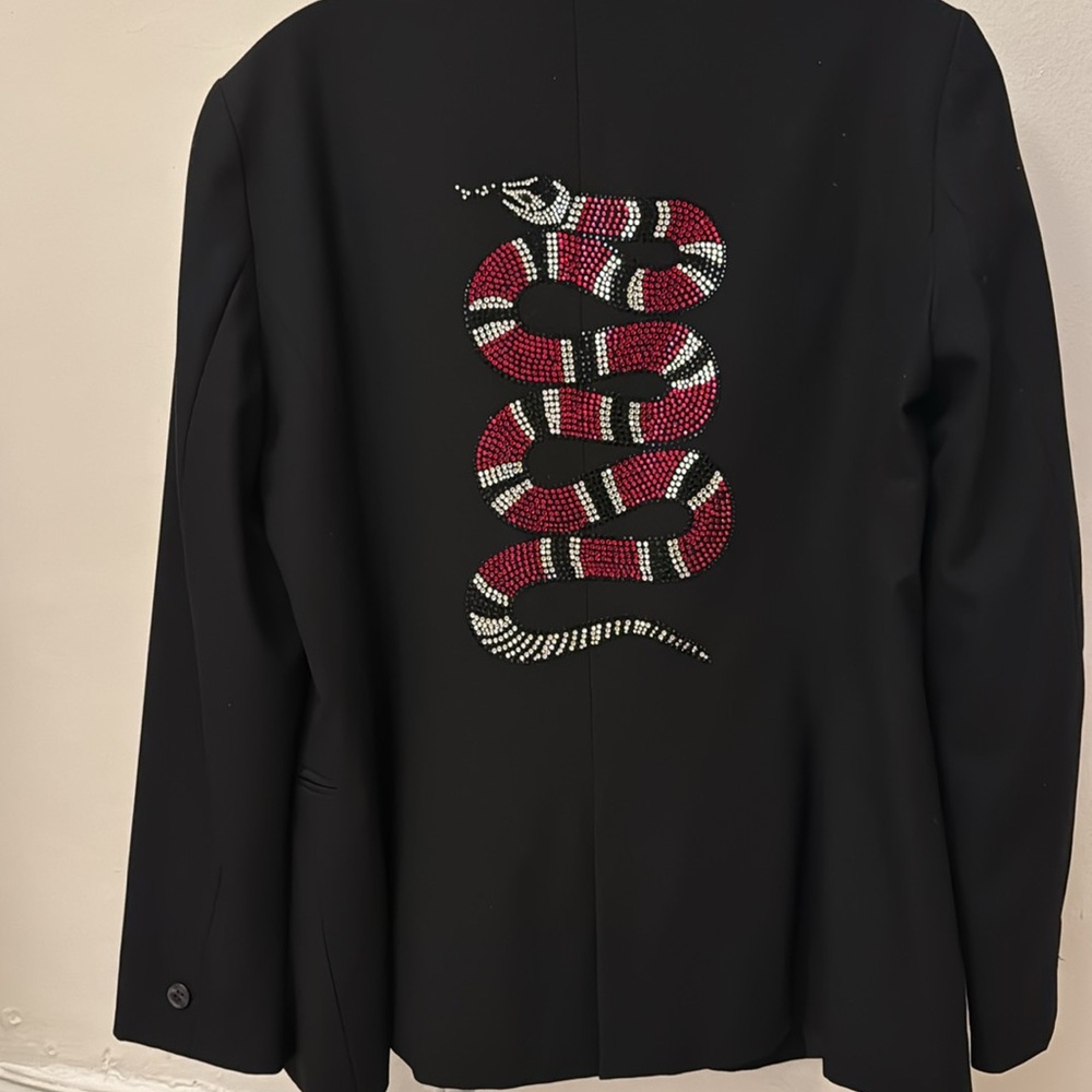 Single Button Front Closure - image 2